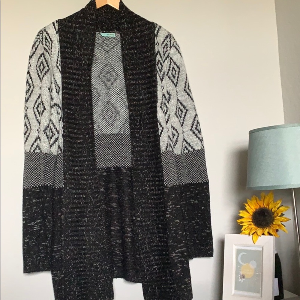 Cozy Maurices Black and Gray Sweater XL